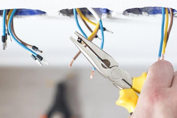 4 reasons you should always use a licensed electrician