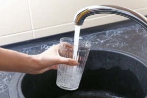 reasons you have cloudy water in taps